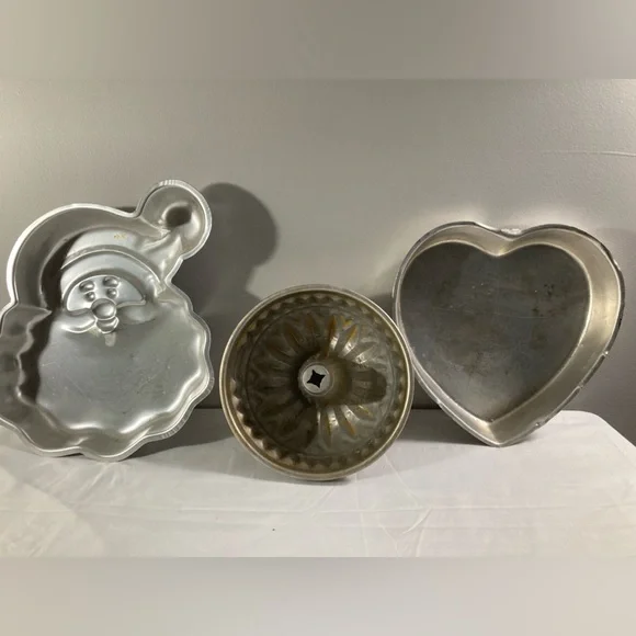 Vintage Wilton Cake Pan Trio. Santa Heart Shape and Bundt Style Pan - Picture 1 of 4